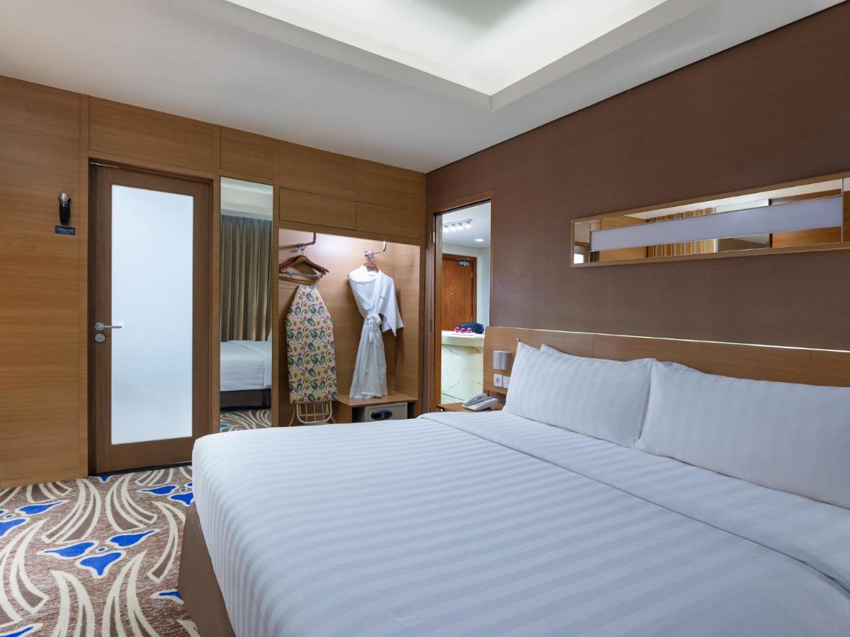 Aston Solo Hotel Exterior photo
