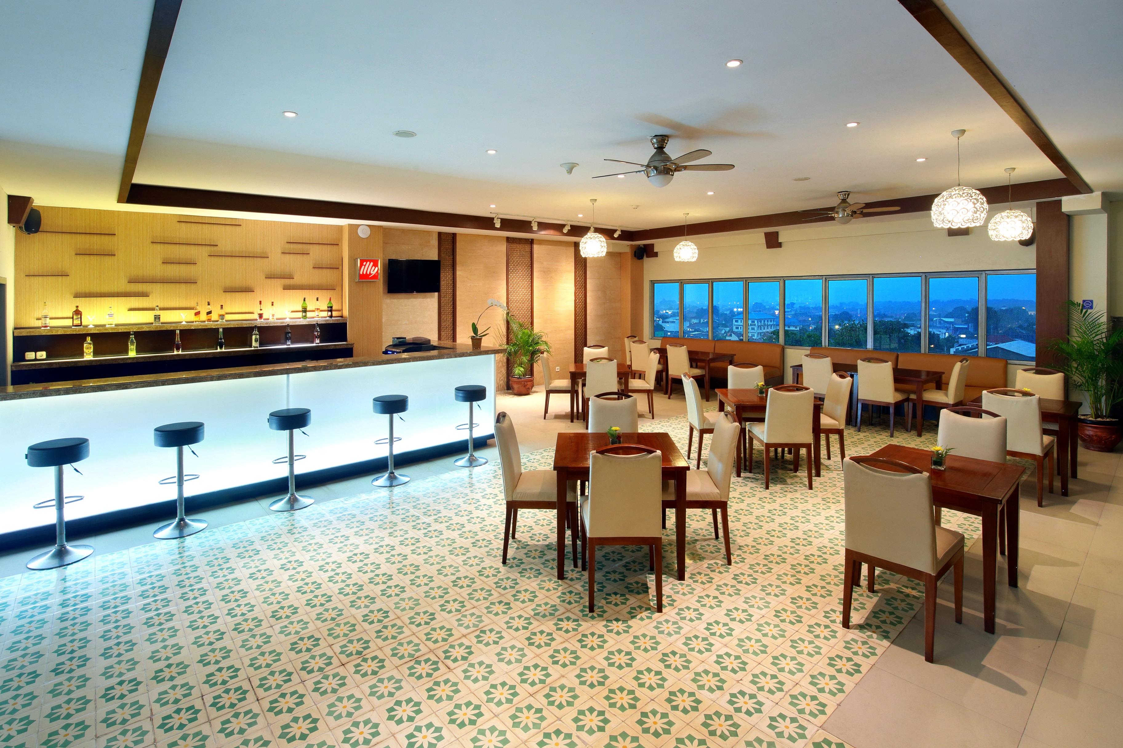 Aston Solo Hotel Exterior photo